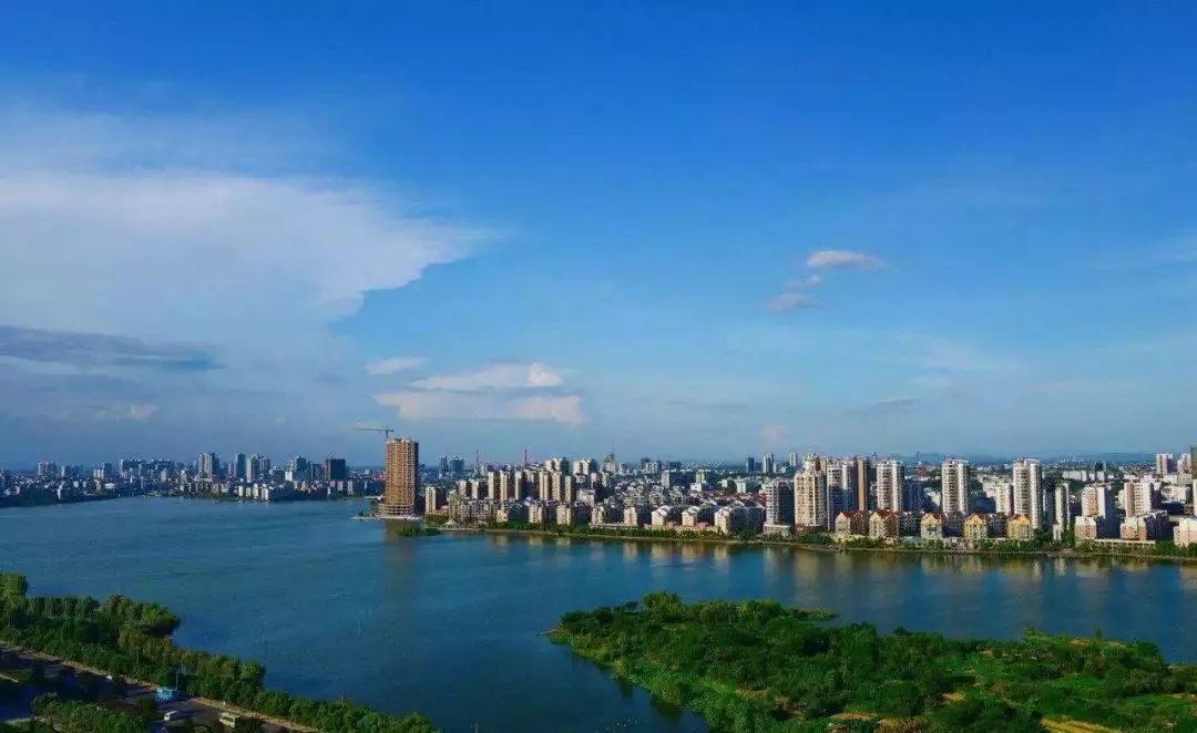 湖北，嘉宾云集，观众热情洋溢