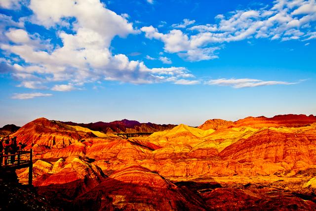 甘肃盛会，致敬领导与嘉宾，共聚友谊盛典